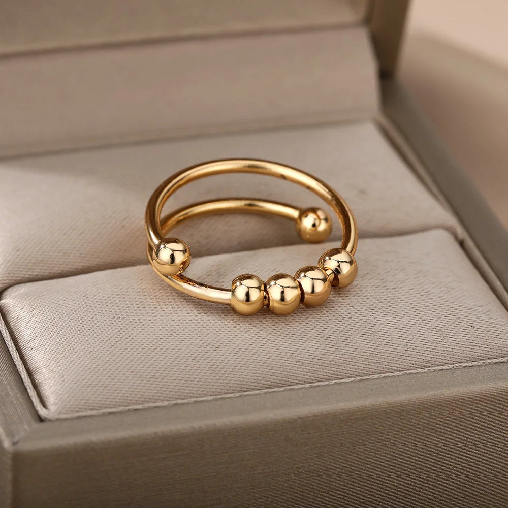 Spinnerring med kuler – diskré fikling for fingrene